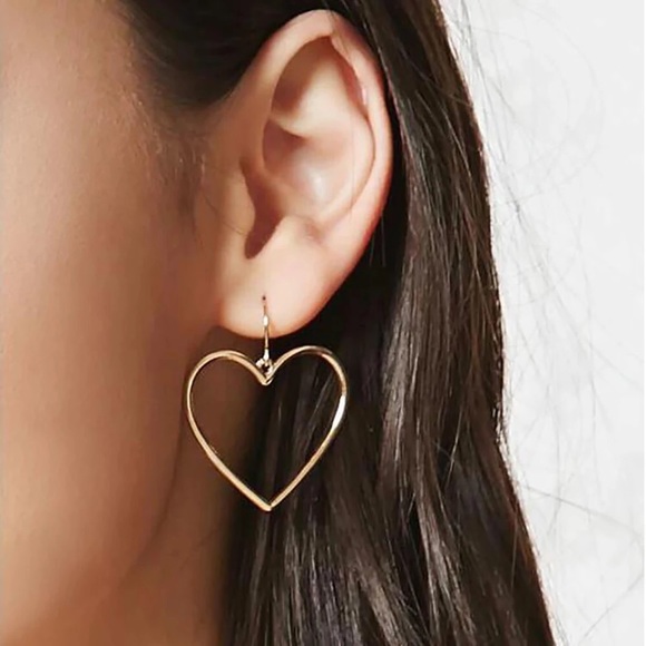 Boutique Jewelry - Heart Dangle Earrings Gold Silver